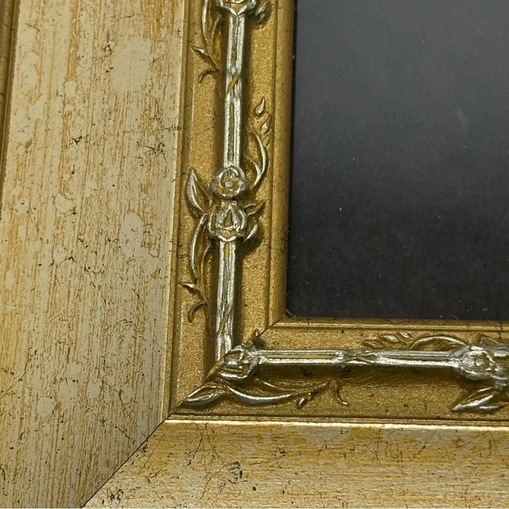 Unbranded frame holds
